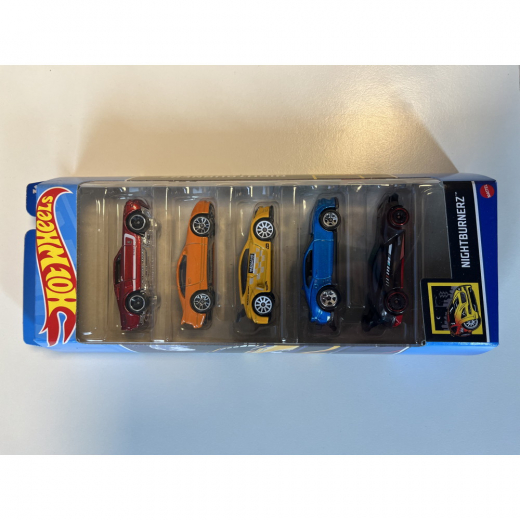 Hot Wheels 5-pack bilar - Night Burnerz ryhmässä LELUT / Leluajoneuvot / Hot Wheels @ Spelexperten (965-0138A)