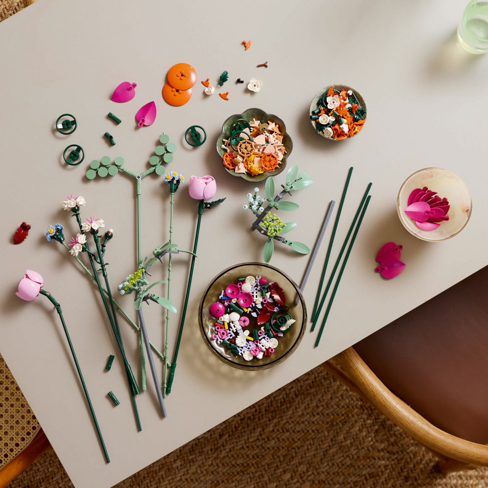 LEGO Botanicals - Kaunis roosa kukkakimppu