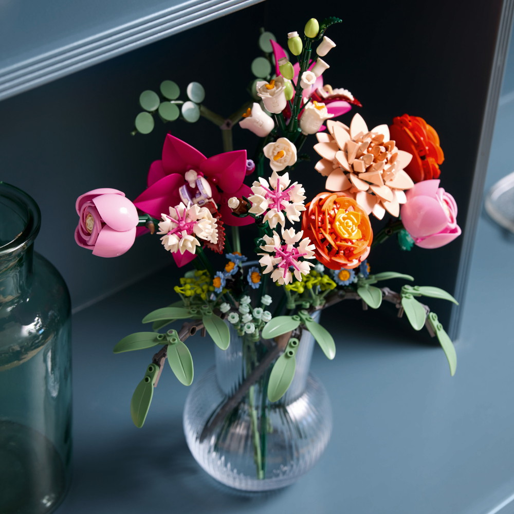 LEGO Botanicals - Kaunis roosa kukkakimppu