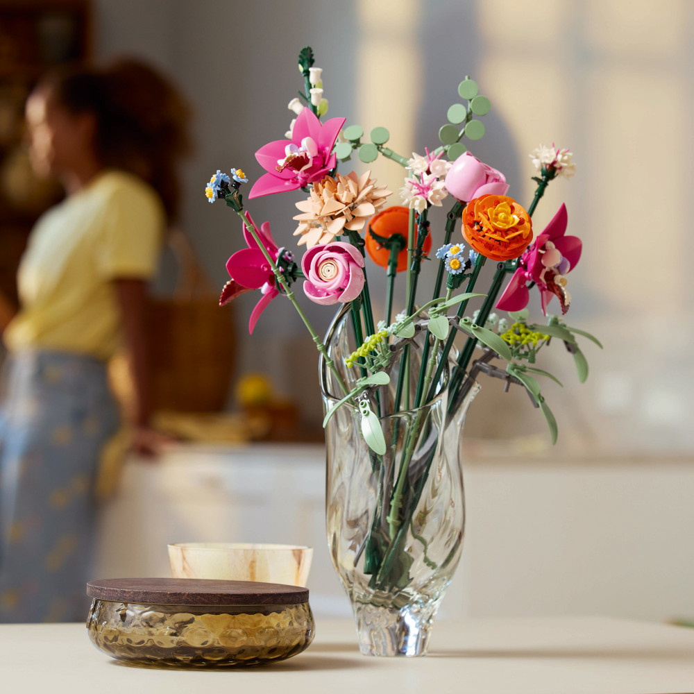 LEGO Botanicals - Kaunis roosa kukkakimppu