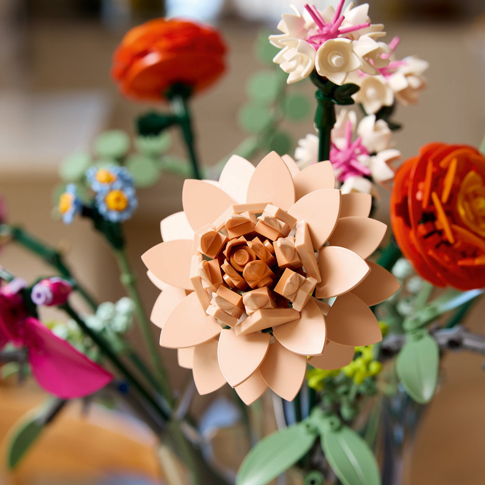 LEGO Botanicals - Kaunis roosa kukkakimppu