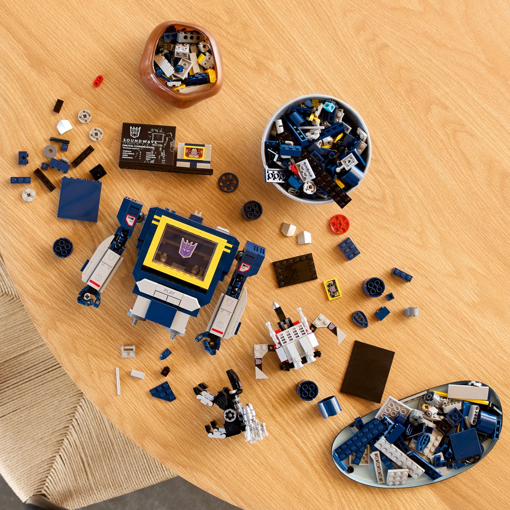 LEGO Icons - Transformers: Soundwave