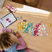 LEGO Classics - Läpinäkyvien palikoiden taikalaatikko LEGO Classics - Läpinäkyvien palikoiden taikalaatikko