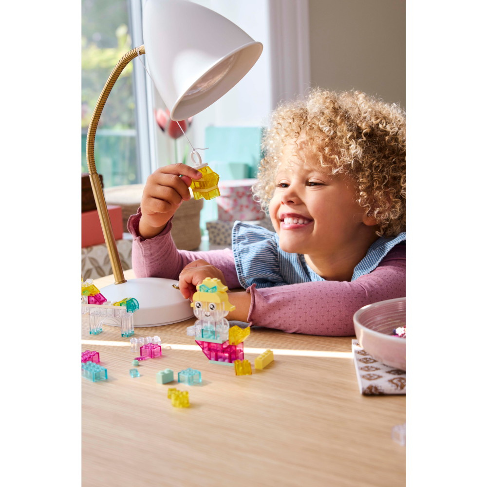 LEGO Classics - Läpinäkyvien palikoiden taikalaatikko
