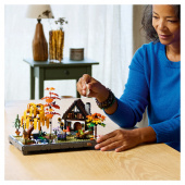 LEGO Icons - Syksyinen Mökkipuutarha LEGO Icons - Syksyinen Mökkipuutarha