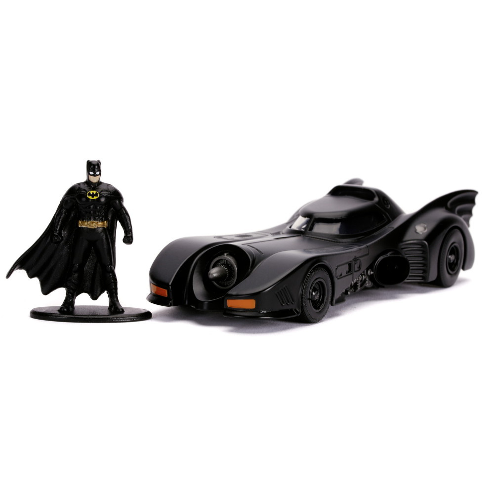 Batman-figuuri vuoden 1989 Batmobilen kanssa 1:32