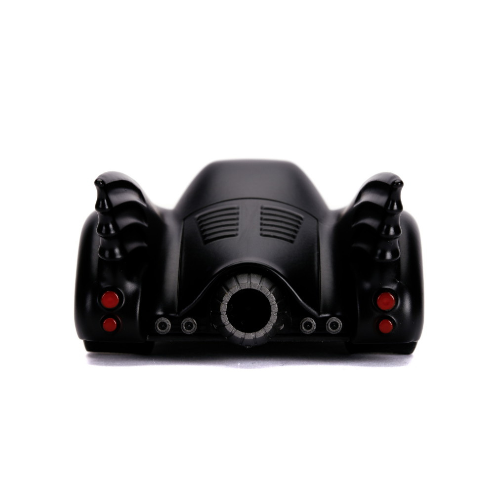 Batman-figuuri vuoden 1989 Batmobilen kanssa 1:32