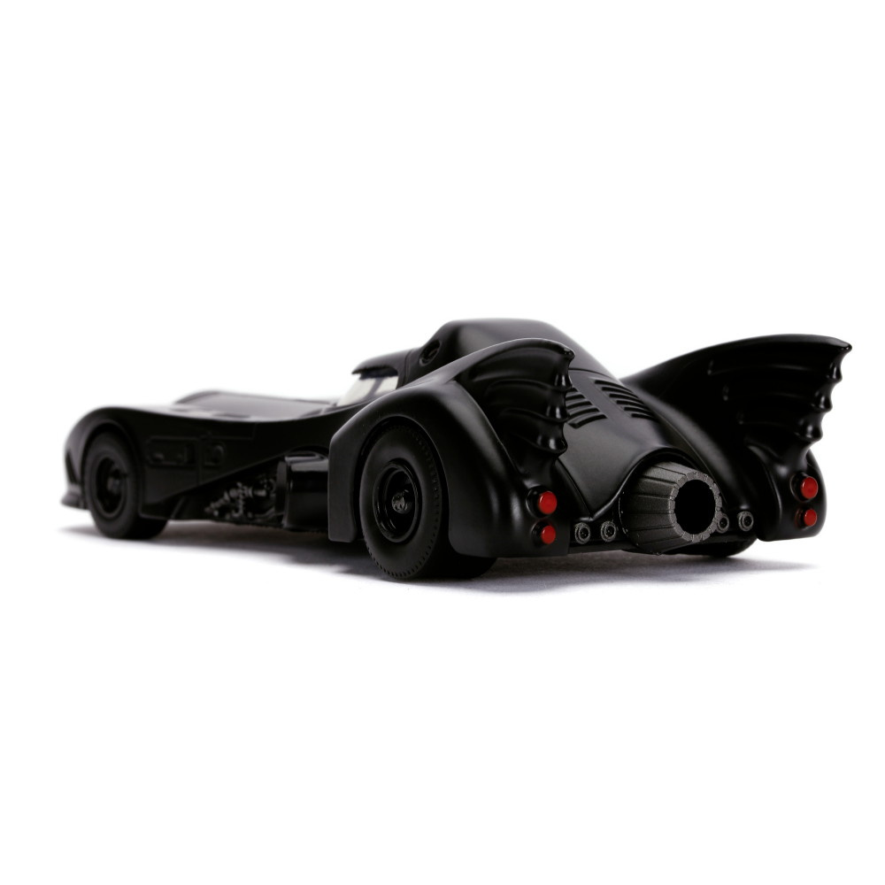 Batman-figuuri vuoden 1989 Batmobilen kanssa 1:32