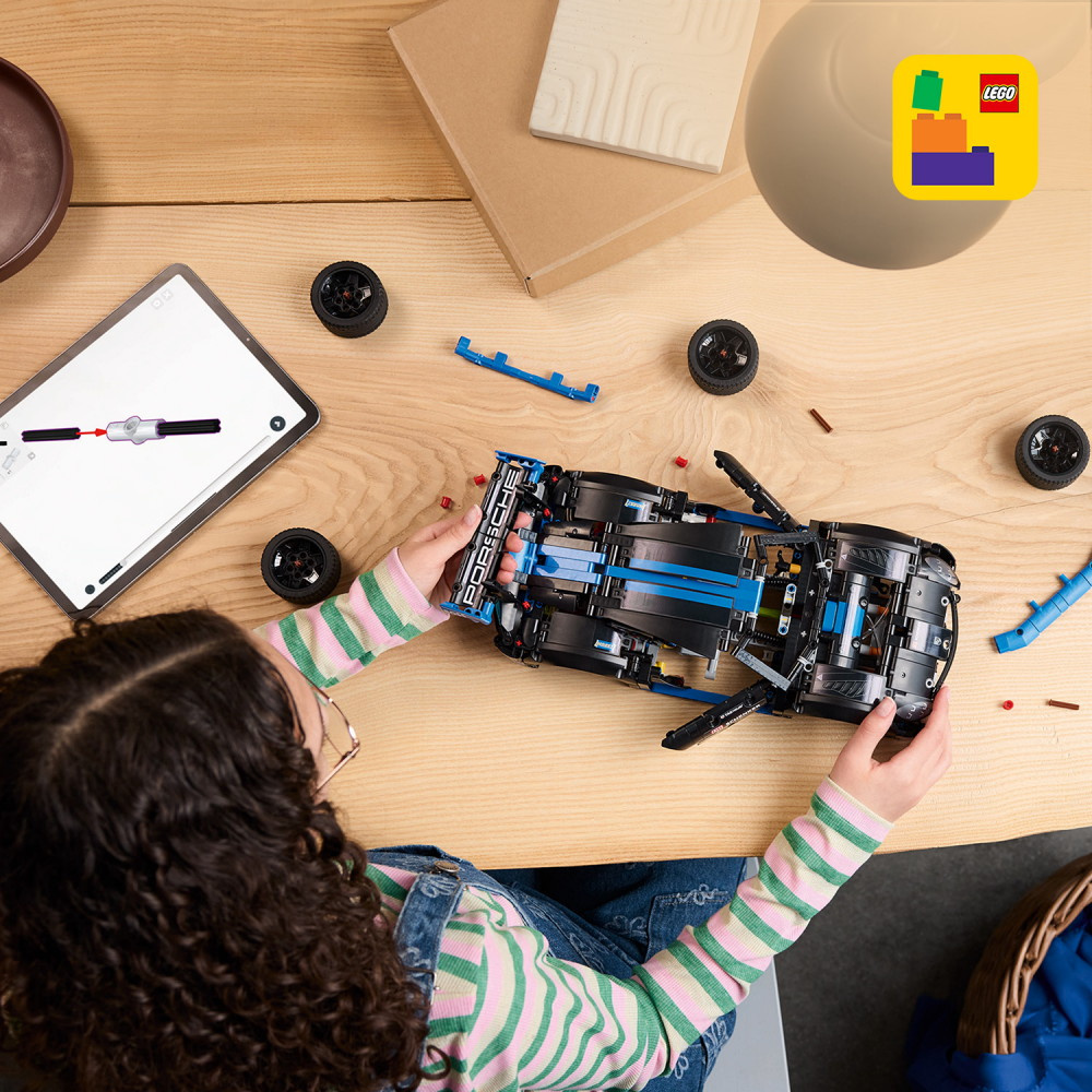 LEGO Technic - Porsche GT4 e-Performance ‑kilpa-auto