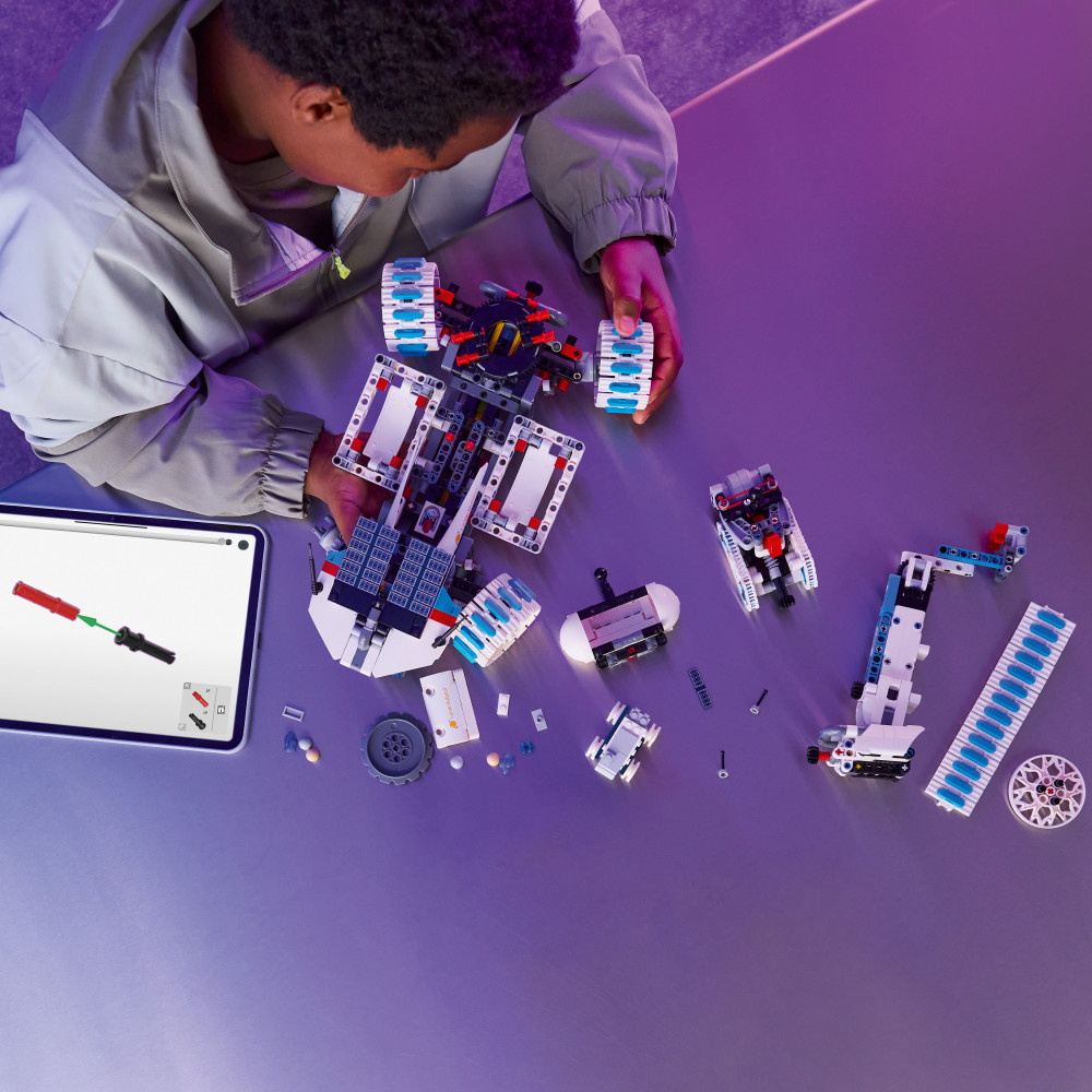 LEGO Technic - Lunar Outpost ‑avaruusmönkijä