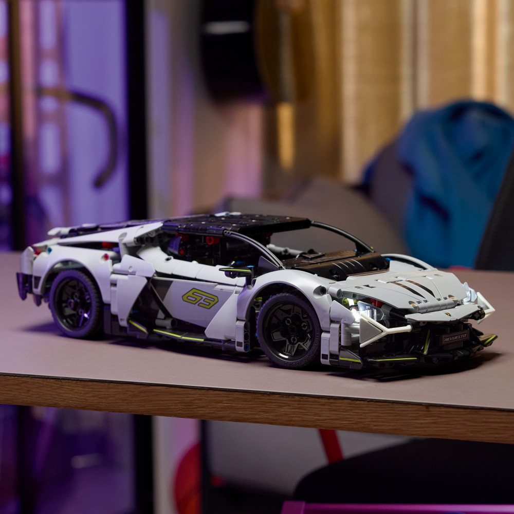 LEGO Technic - Lamborghini Revuelto ‑superurheiluauto