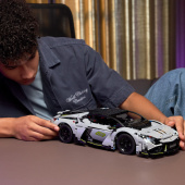 LEGO Technic - Lamborghini Revuelto ‑superurheiluauto LEGO Technic - Lamborghini Revuelto ‑superurheiluauto