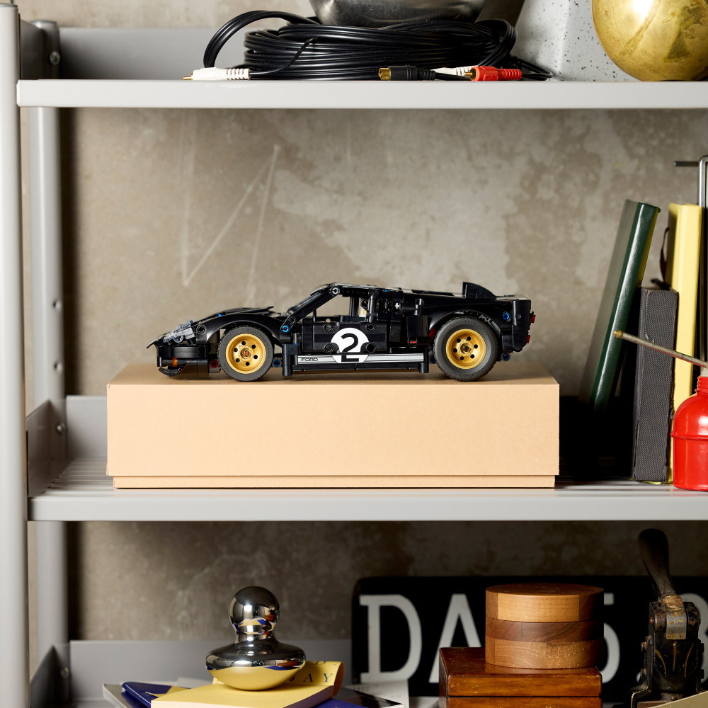 LEGO Technic - 1966 Ford GT40 MKII ‑kilpa-auto