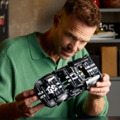 LEGO Technic - 1966 Ford GT40 MKII ‑kilpa-auto LEGO Technic - 1966 Ford GT40 MKII ‑kilpa-auto