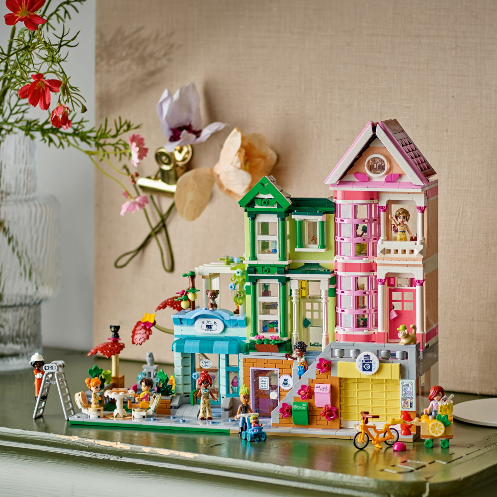 LEGO Friends - Heartlake Cityn asunnot ja liiketilat