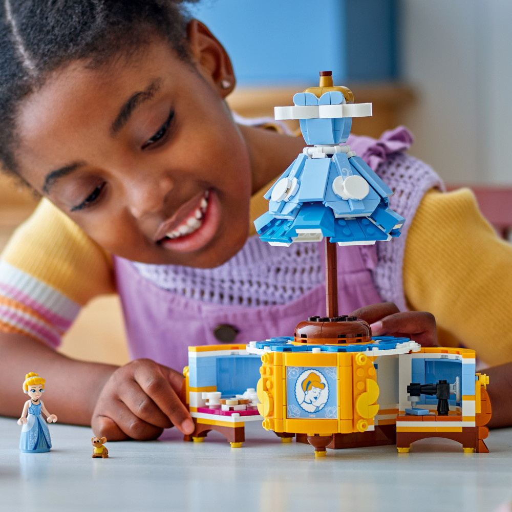 LEGO Disney - Tuhkimon mekko