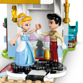 LEGO Disney - Tuhkimon linna ja hevonen vaunuineen LEGO Disney - Tuhkimon linna ja hevonen vaunuineen