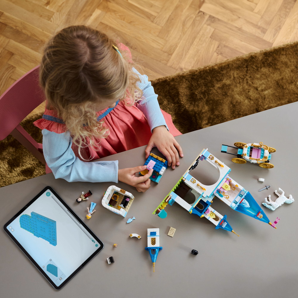 LEGO Disney - Tuhkimon linna ja hevonen vaunuineen