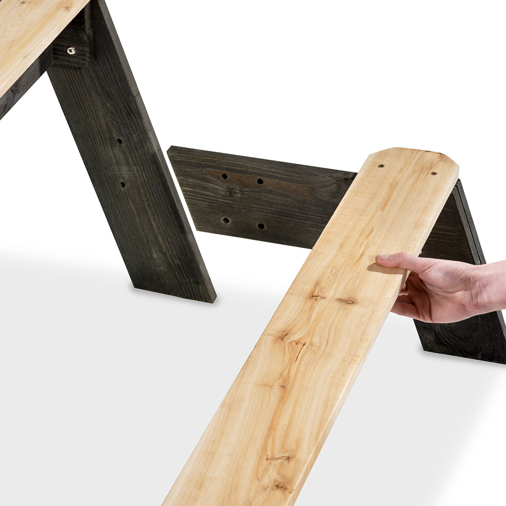 Accent sand, water and picnic table (1 bench)