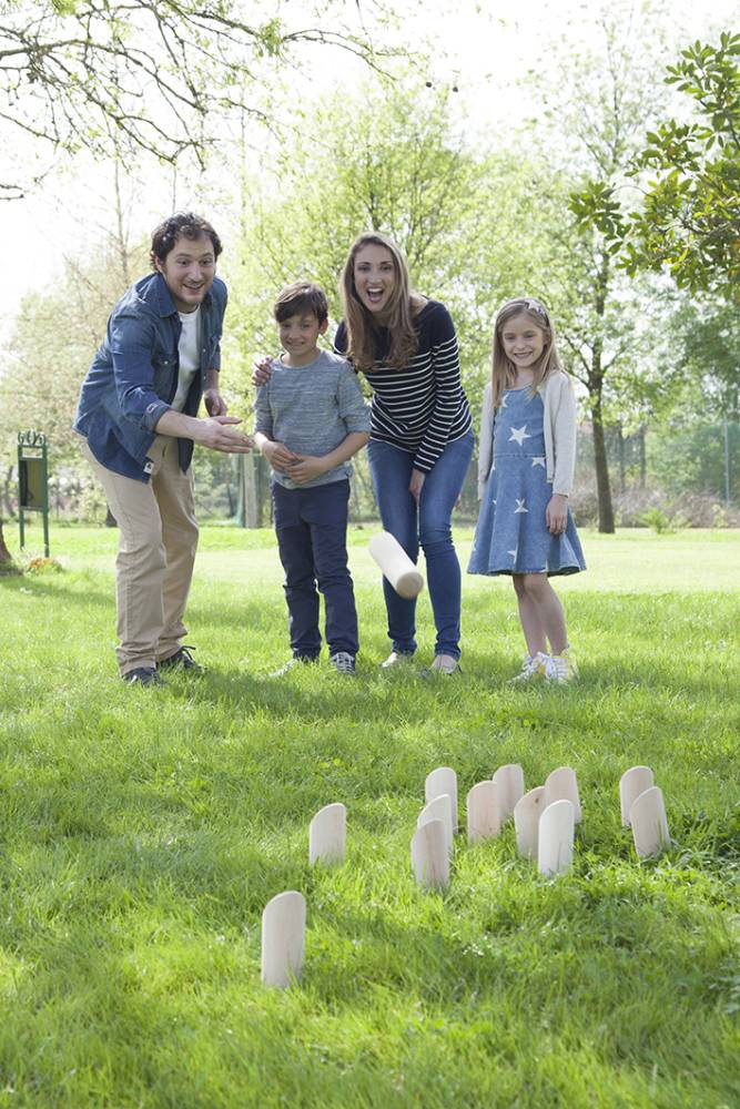 Mölkky pahvilaatikossa