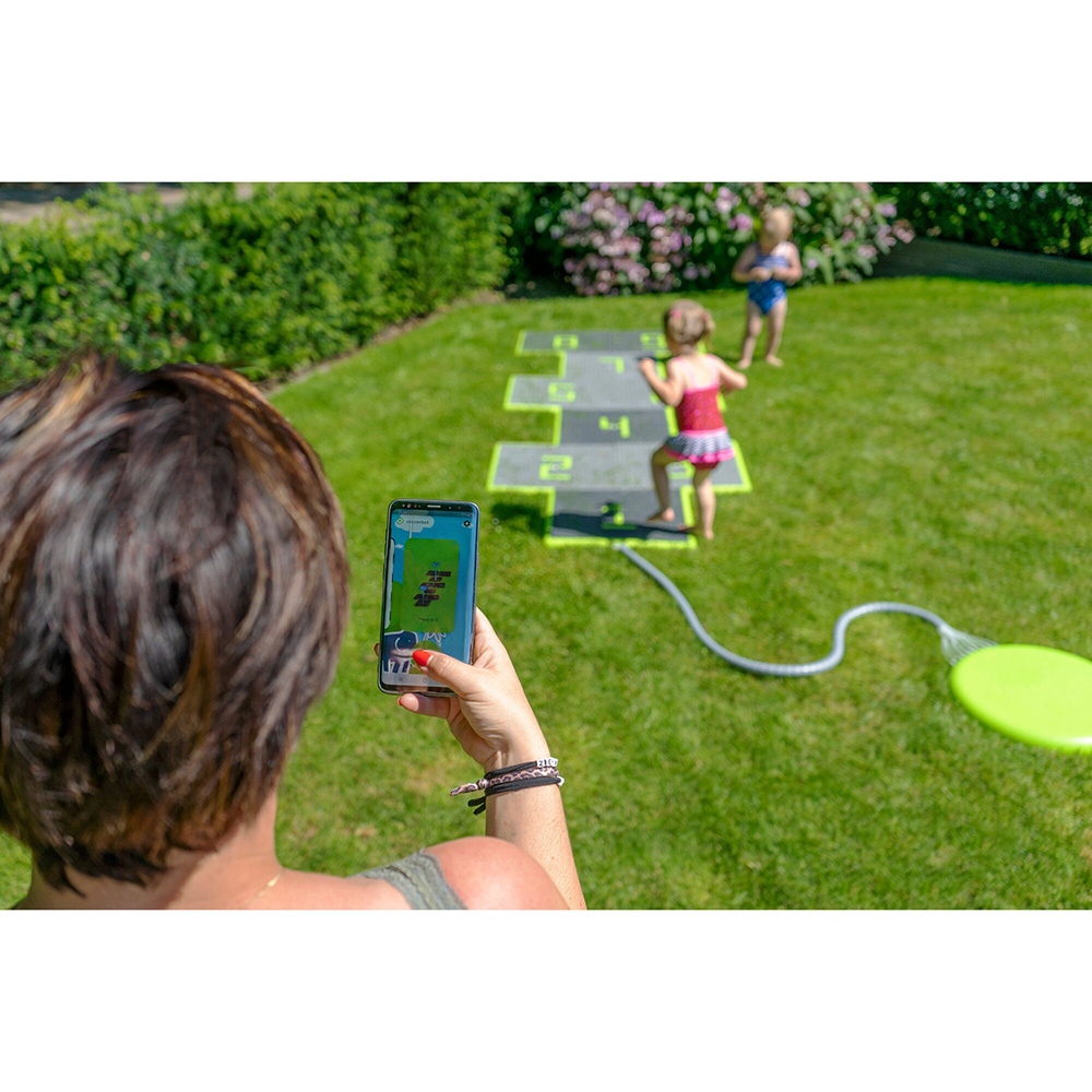 EXIT Sprinqle water tiles 150 x 150 cm