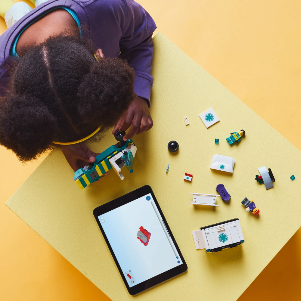 LEGO City - Ambulanssi hälytysajoihin