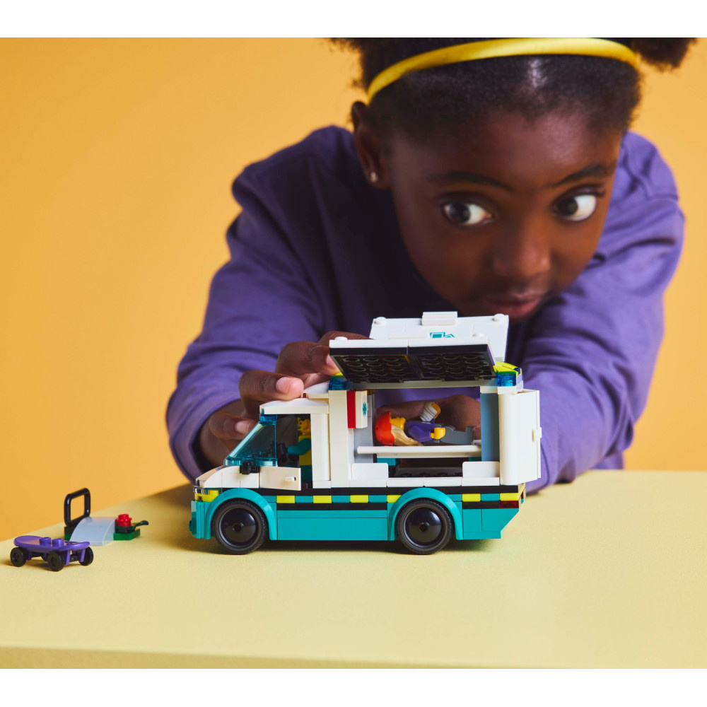 LEGO City - Ambulanssi hälytysajoihin