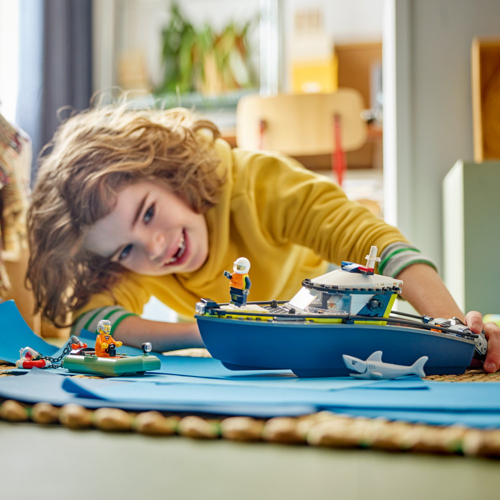 LEGO City - Takaa-ajo poliisiveneellä