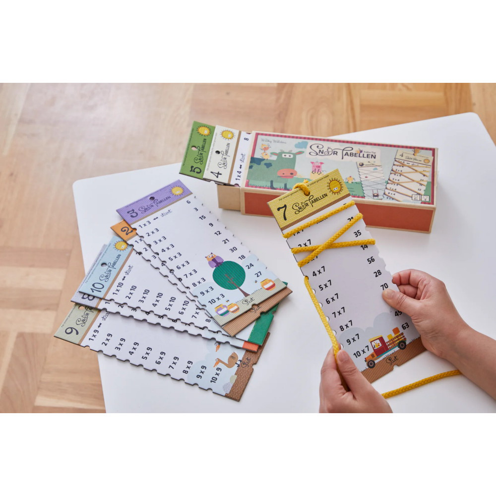 Wacky Wonders - Lace up the table