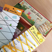 Wacky Wonders - Lace up the table Wacky Wonders - Lace up the table