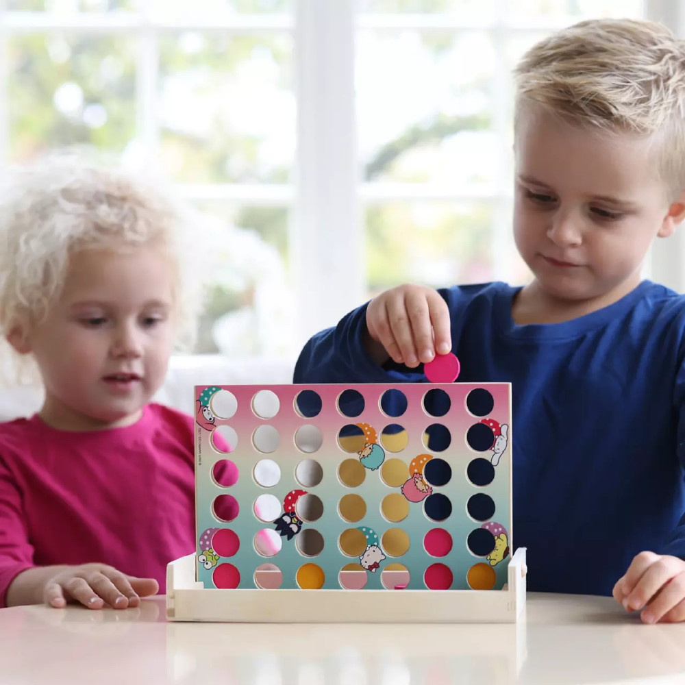 Neljä peräkkäin - Hello Kitty