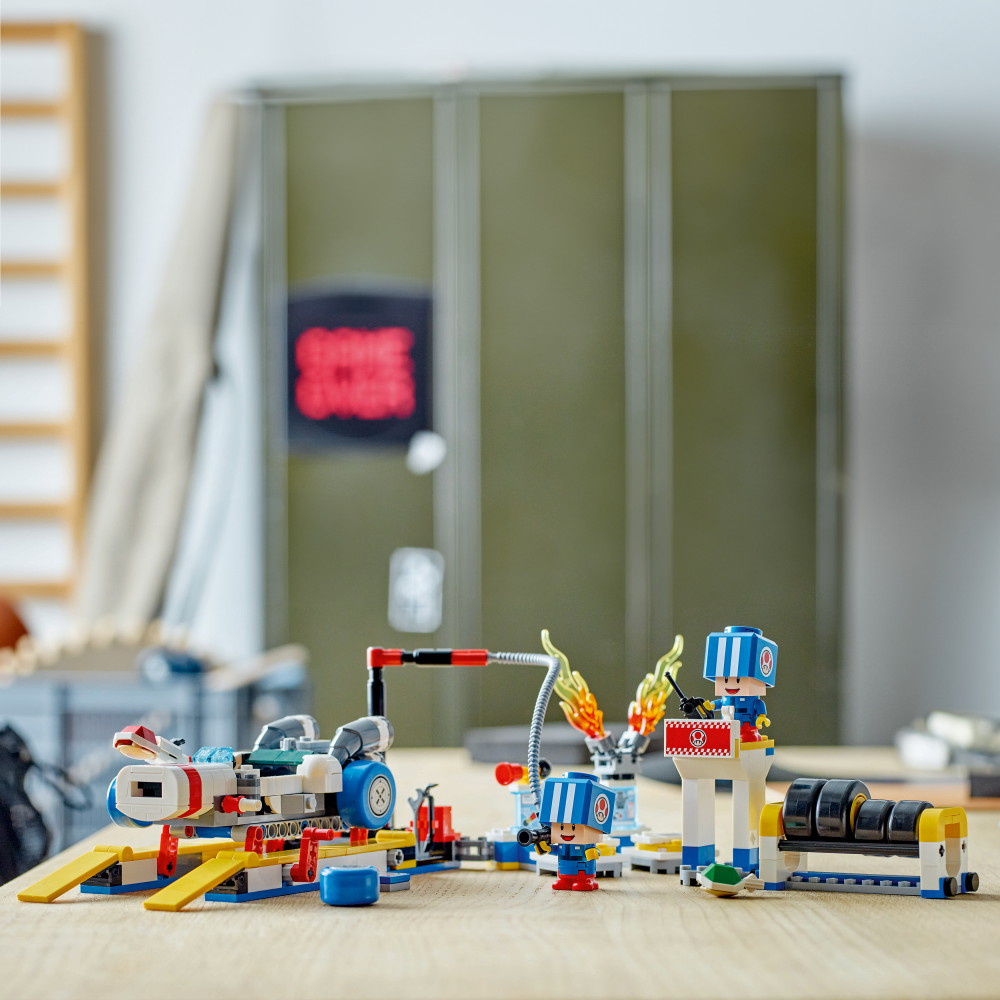 LEGO Super Mario - Mario Kart Toads Garage