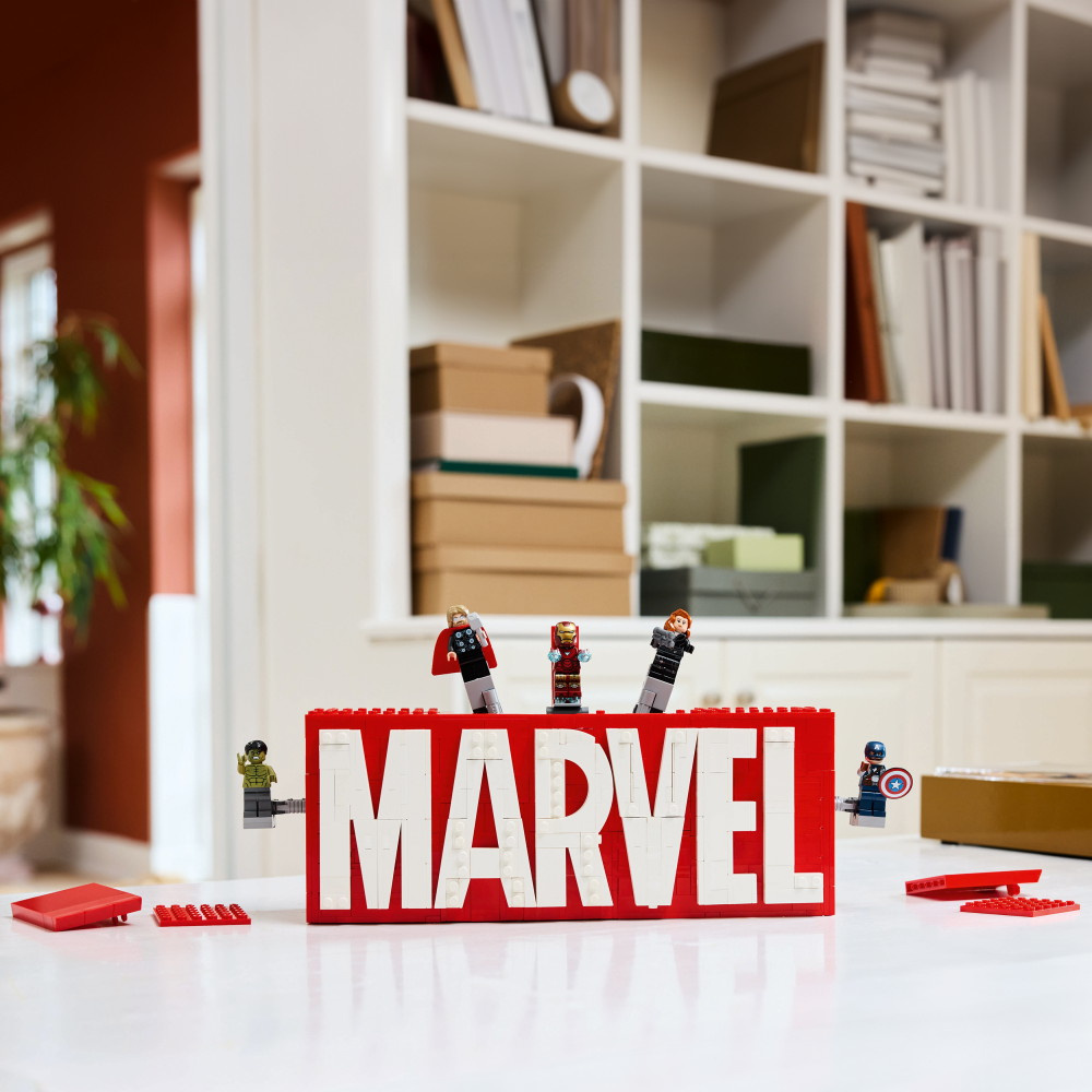 LEGO Marvel - MARVEL-logo ja minihahmot