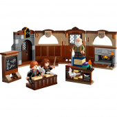 LEGO Harry Potter - Tylypahkan linna: Loitsuoppitunti LEGO Harry Potter - Tylypahkan linna: Loitsuoppitunti