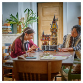 LEGO Harry Potter - Tylypahkan linna: Päärakennuksen torni LEGO Harry Potter - Tylypahkan linna: Päärakennuksen torni