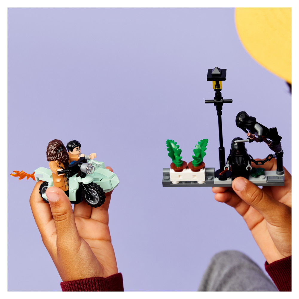 LEGO Harry Potter - Hagrid Ja Harry Pakenevat Likusteritieltä