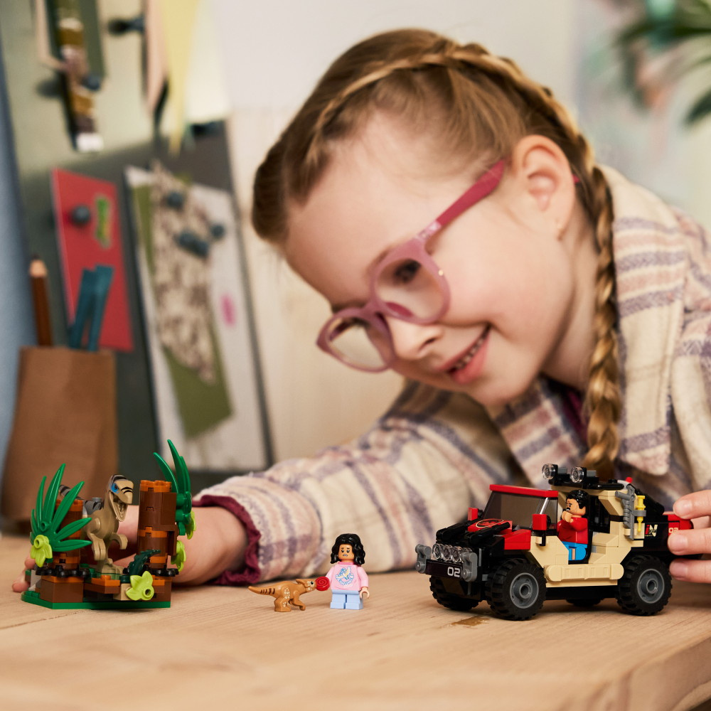 LEGO Jurassic World - Raptor ja pako maastoautolla