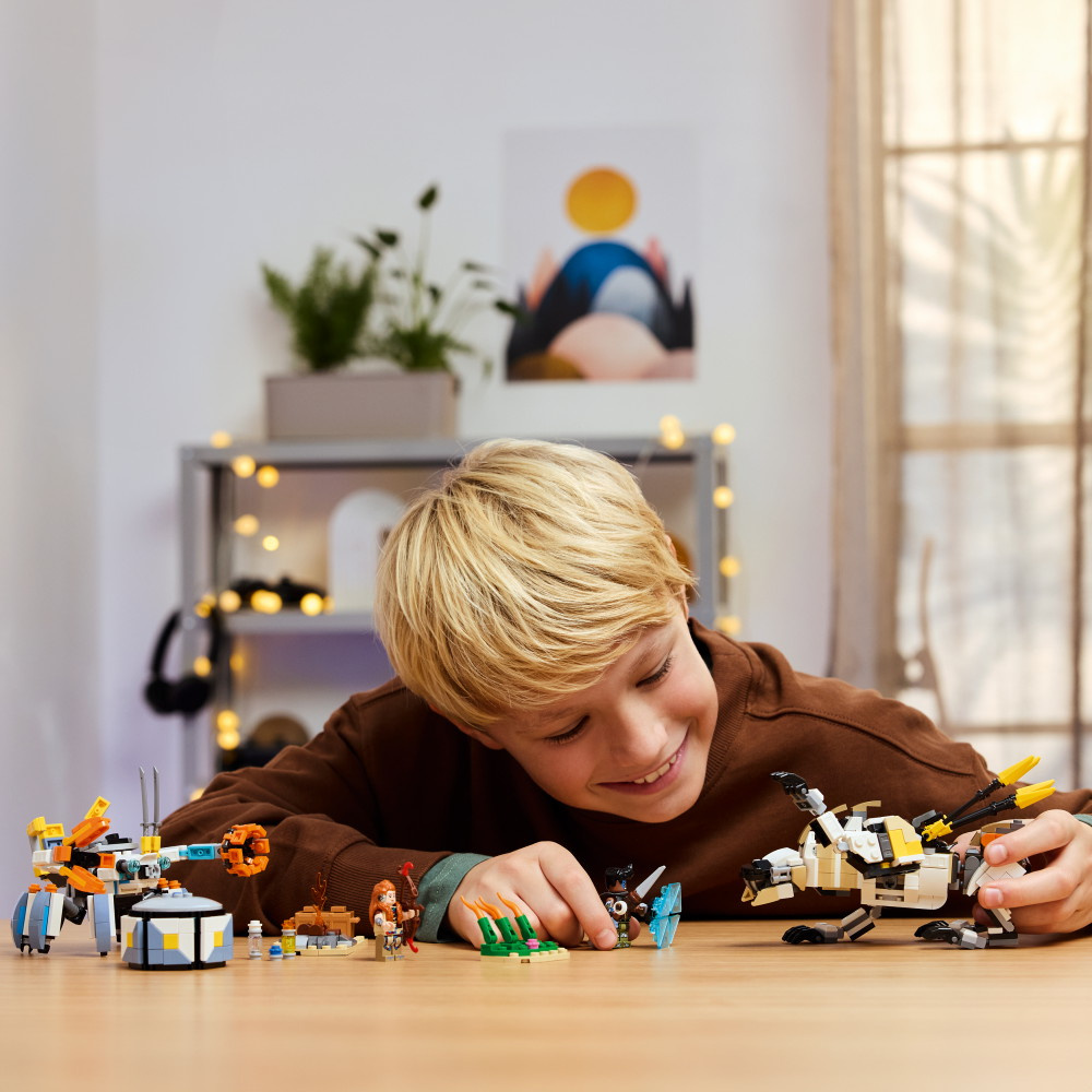 LEGO Horizon - Aloy ja Varl vastaan Kilpikipittäjä ja Sahahammas