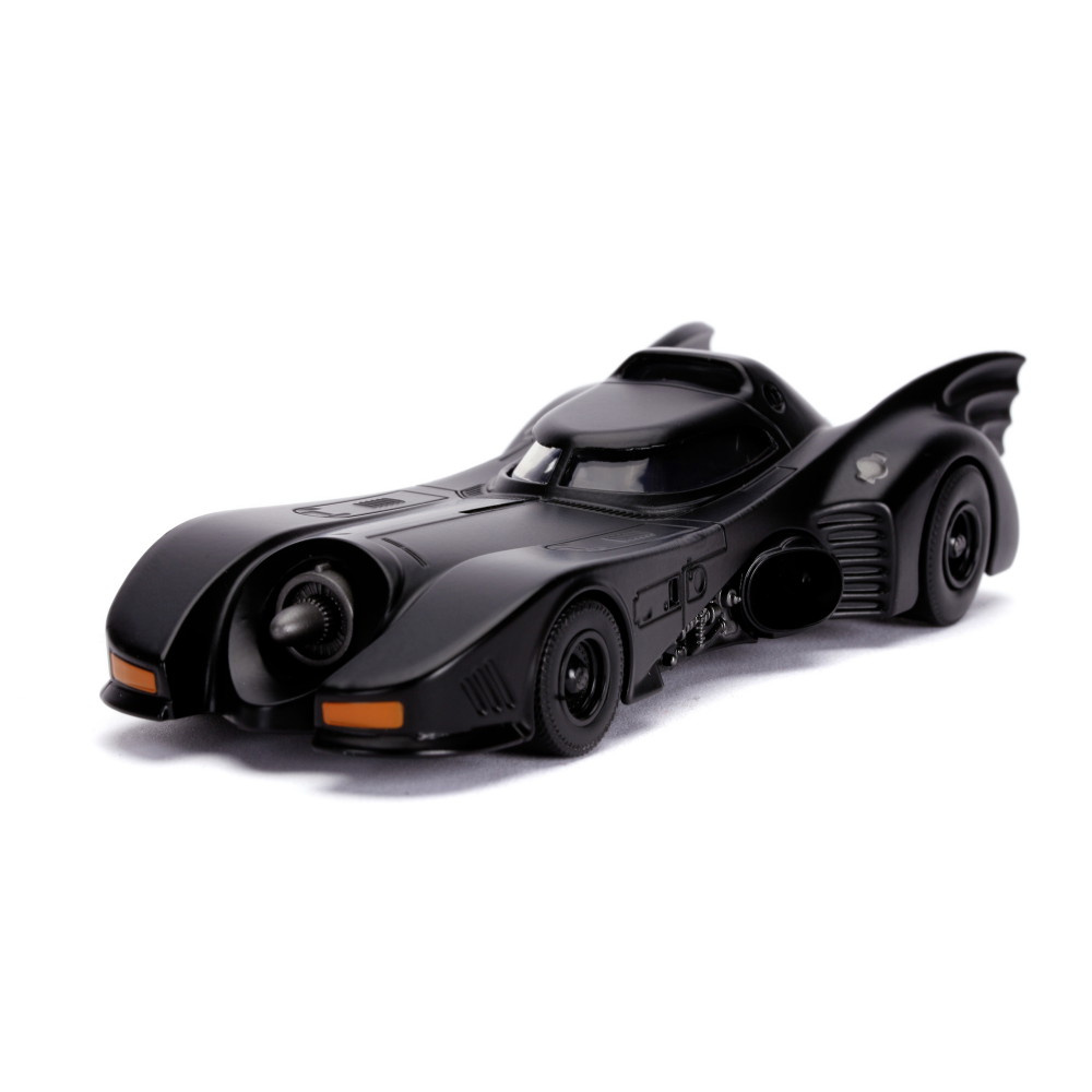 Batman-figuuri vuoden 1989 Batmobilen kanssa 1:32