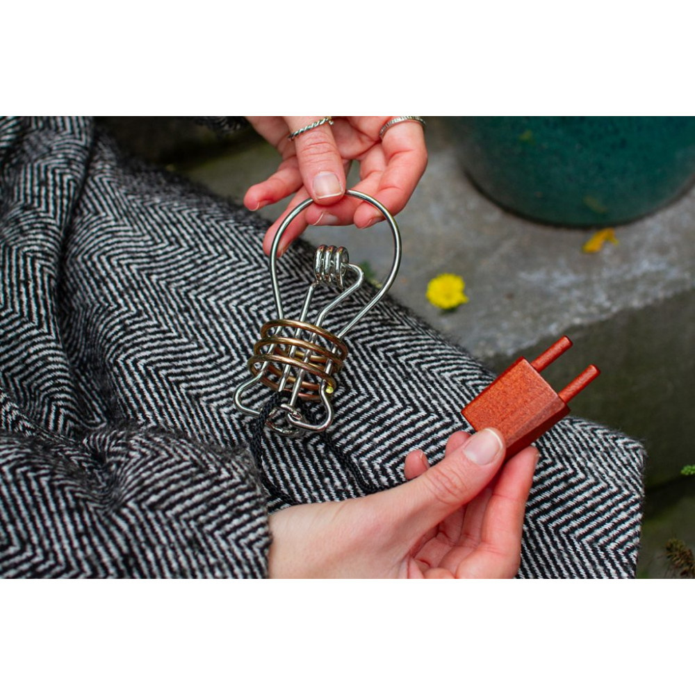 Metal Light Bulb Puzzle