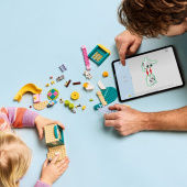 LEGO Bluey - Blueyn ja Katin hupihetket leikkikentällä LEGO Bluey - Blueyn ja Katin hupihetket leikkikentällä