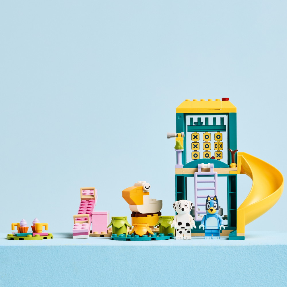 LEGO Bluey - Blueyn ja Katin hupihetket leikkikentällä