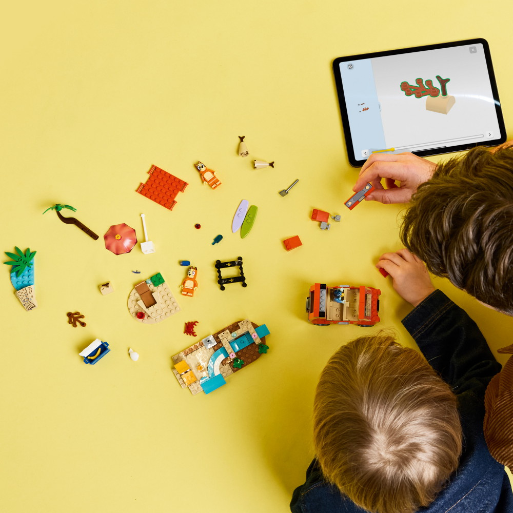 LEGO Bluey - Blueyn perheen autoretki rannalle