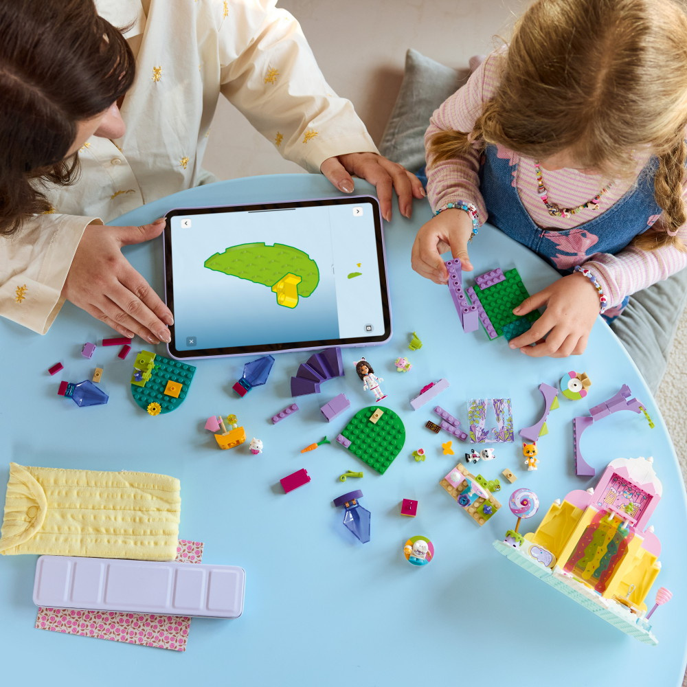 LEGO Gabby's Dollhouse - Karamellivuori ja Kisupuutarha