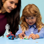 LEGO Marvel - Spidey jahtaa Rhinoa moottoripyörällään LEGO Marvel - Spidey jahtaa Rhinoa moottoripyörällään