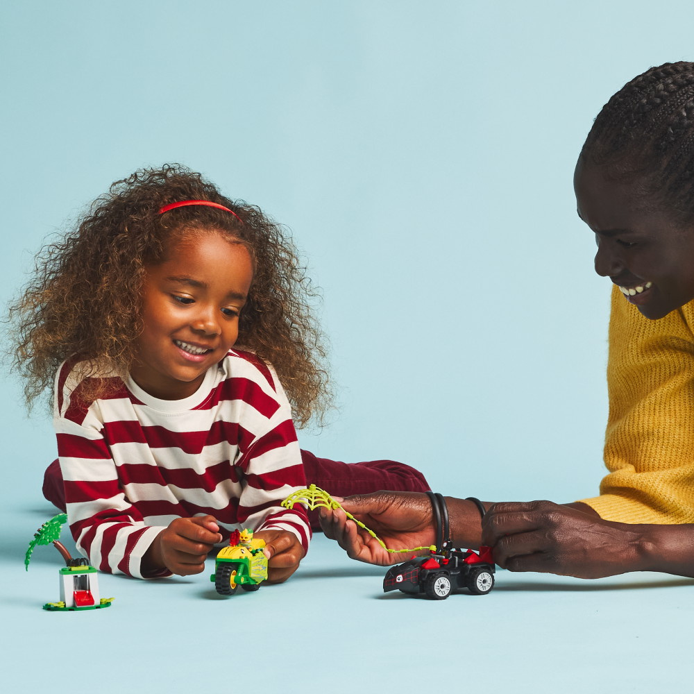 LEGO Marvel - Spinsin ja Electron jahti dinosauruskulkuneuvolla