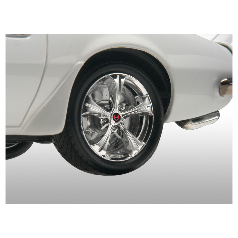 Revell  - 1970 Pontiac Firebird, white 1:24 - 83 Pcs