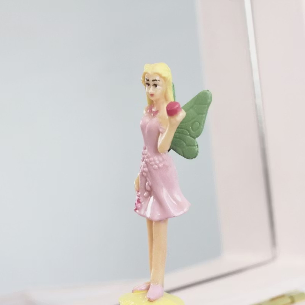 Kukkakeijut - Keijukaiskirsikka-Korurasia, Pimeässä Hohtava